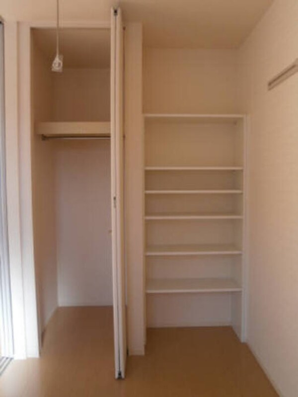 洋室(洋室・ｸﾛｰｾﾞｯﾄ＆収納棚)