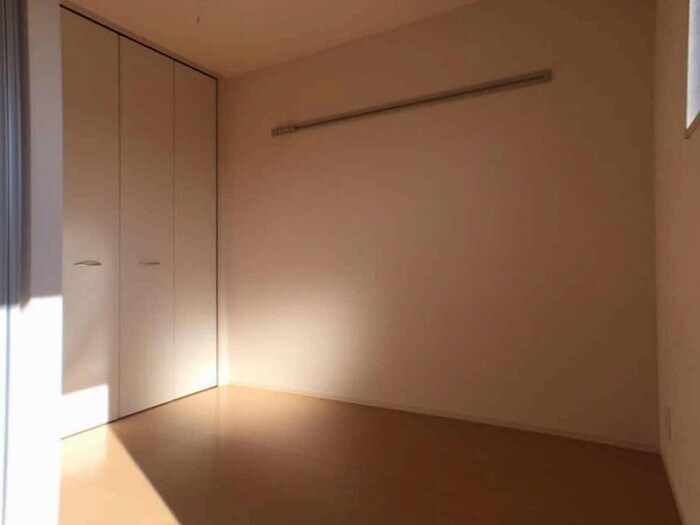 物件内観写真8　(洋室)