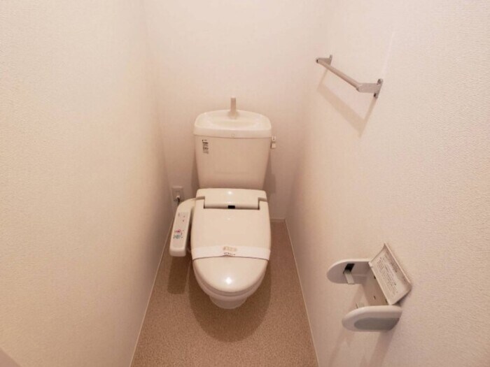 物件内観写真10　(温水洗浄暖房便座のトイレ)