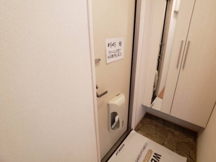 物件内観写真12　(鏡付きシューズボックス)