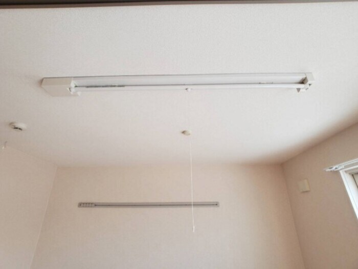 物件内観写真16　(室内物干し)