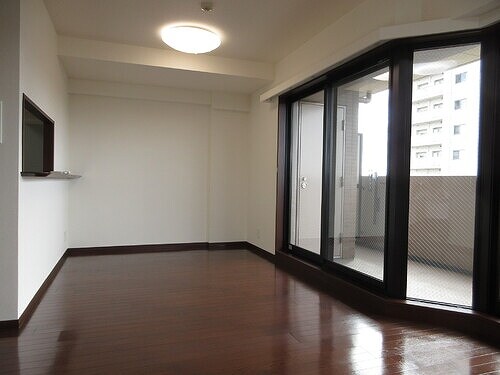 物件内観写真3　(リビングダイニングキッチン１２，0畳（内装後）)