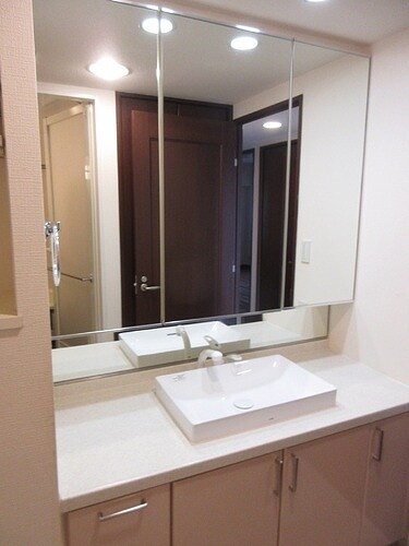 物件内観写真8　(洗面化粧台（内装後）)