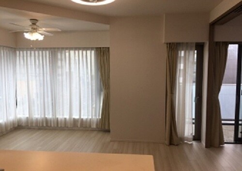 物件内観写真15　(キッチンからLD約12.0畳　※前回募集時2024.4撮影)