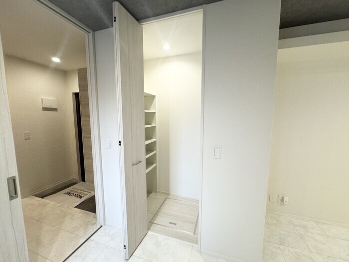 物件内観写真17　(ウォークインクローゼット)