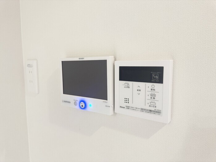 物件内観写真24　(モニター付きインターホン、発電モニター)