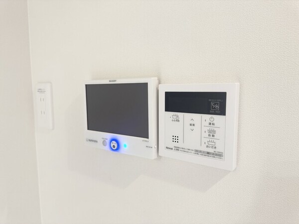 建物設備(モニター付きインターホン、追い炊き機能)