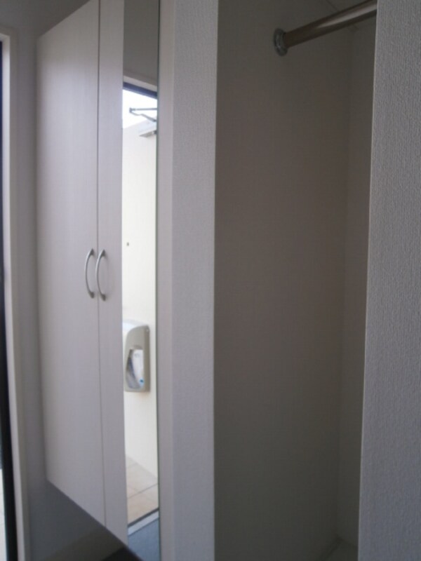 建物設備(トールサイズのシューズボックス)