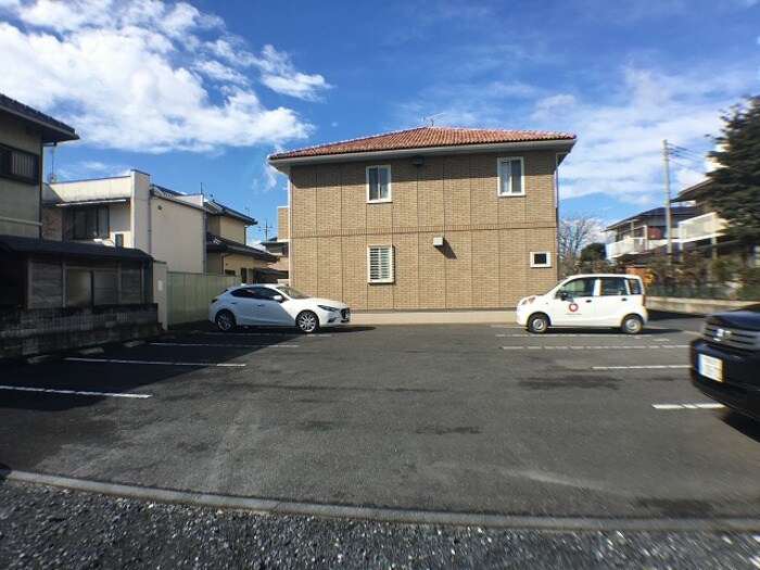 物件外観写真2　(駐車場)