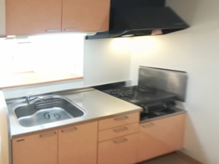 物件内観写真8　(ガスコンロ付き対面キッチン)