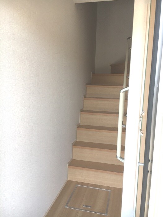 物件内観写真12　(玄関)