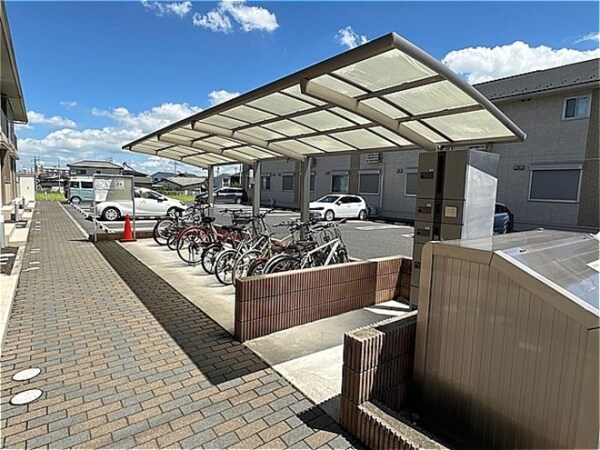 建物設備(駐輪場と宅配ボックス)