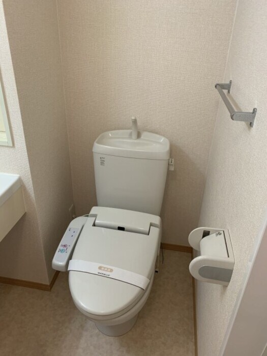 物件内観写真14　(温水洗浄暖房便座)