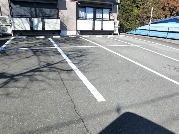 物件外観写真2　(駐車場)