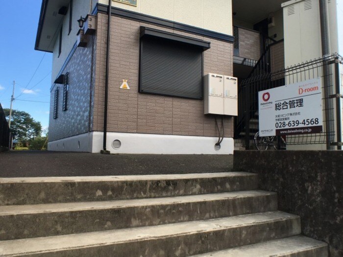 物件外観写真3　(エントランス)