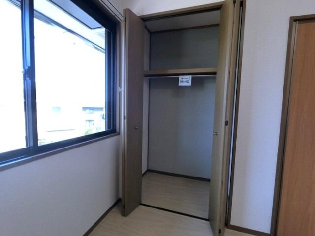 物件内観写真16　(北洋室・収納（アクセントクロス）)