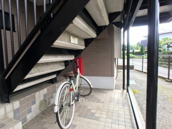 建物設備(駐輪場はありませんので、階段下をご利用下さい)