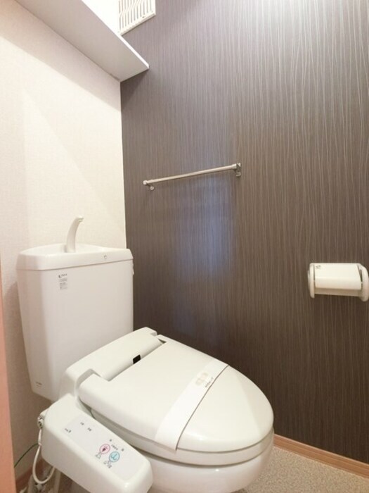 物件内観写真11　(温水暖房便座付きトイレ)