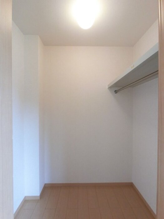 物件内観写真12　(洋室 ウォークインクローゼット)
