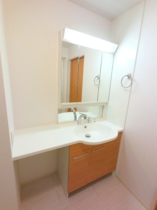 物件内観写真10　(カウンター洗面台)