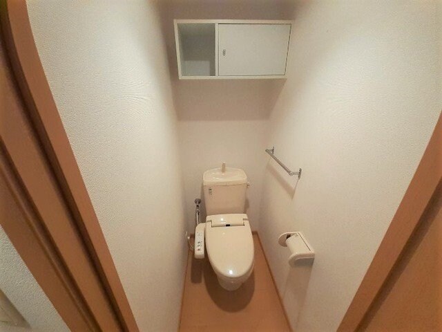 物件内観写真16　(ゆったりとした空間のトイレです)