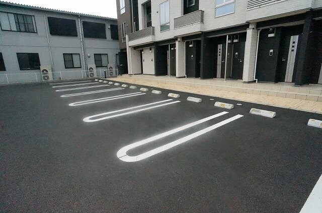 物件外観写真2　(駐車場です)