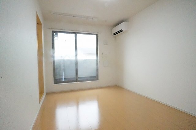 物件内観写真11　(ゆったり過ごせるリビングです)