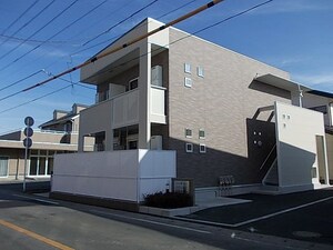 ラポレネス外観写真