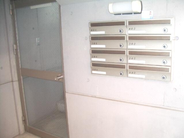 物件外観写真2　(エントランス部分)