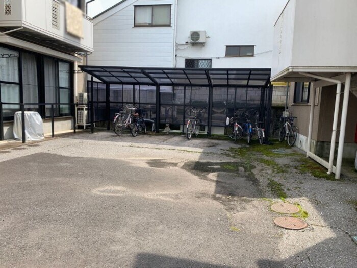 物件内観写真17　(駐輪場)