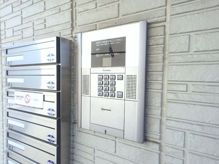 物件外観写真2　(オートロックのエントランス)