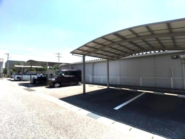 物件外観写真3　(駐車場)