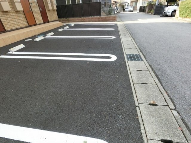 物件外観写真2　(駐車場)