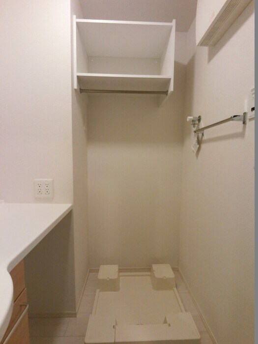 物件内観写真18　(洗面所・洗濯機置き場)