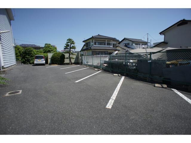 物件外観写真3　(駐車場)