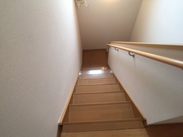 物件内観写真15　(階段)