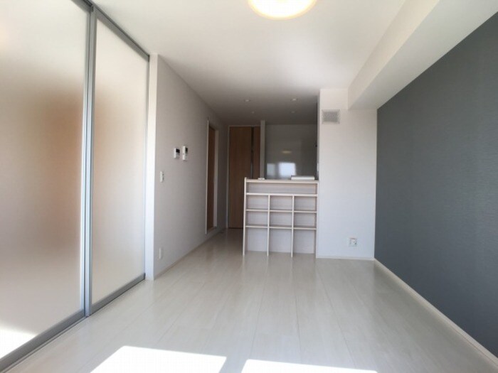 物件内観写真6　(リビング（全室照明器具付き）)