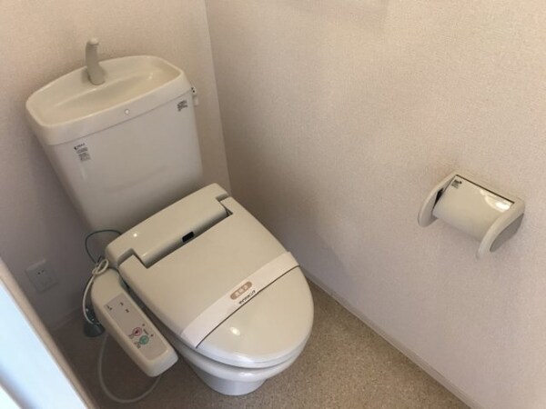 トイレ(温水洗浄暖房便座のトイレ)