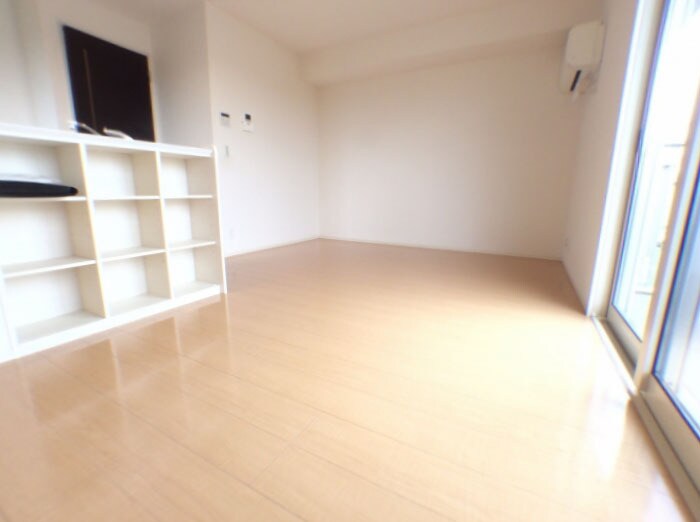 物件内観写真3　(リビング)