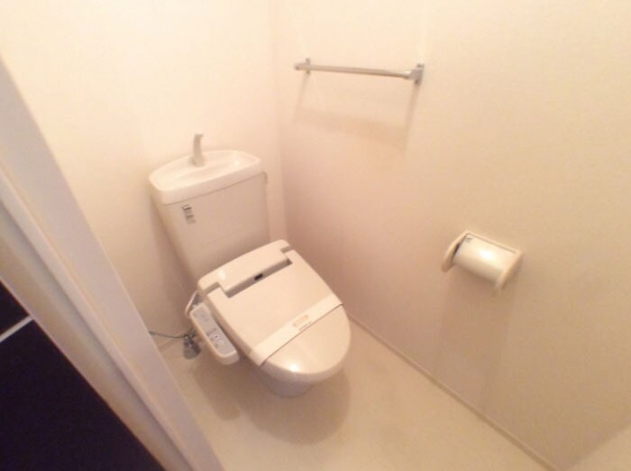 物件内観写真8　(温水洗浄暖房便座)