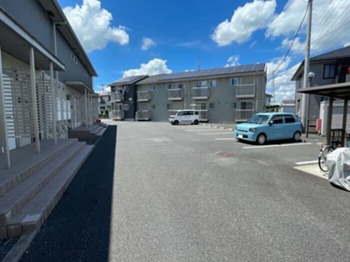 物件外観写真2　(駐車場)