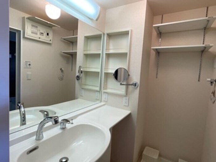 物件内観写真8　(カウンター洗面化粧台)