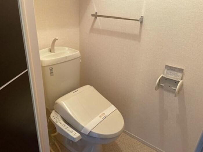 物件内観写真9　(温水洗浄便座のトイレ)
