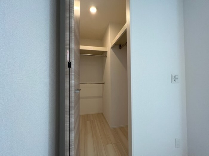 物件内観写真11　(洋室・ウォークインクローゼット)