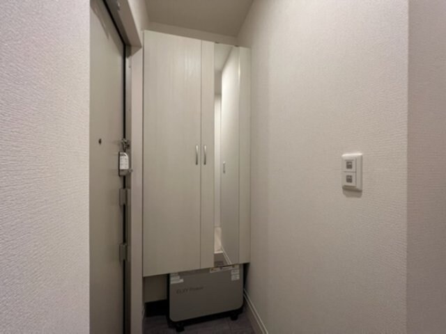 物件内観写真12　(鏡付きシューズボックス)