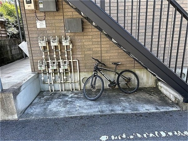 建物設備(駐輪場はありませんので、階段下等をご利用ください)
