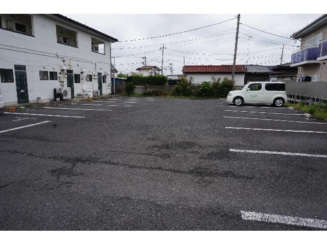 物件外観写真2　(駐車場)