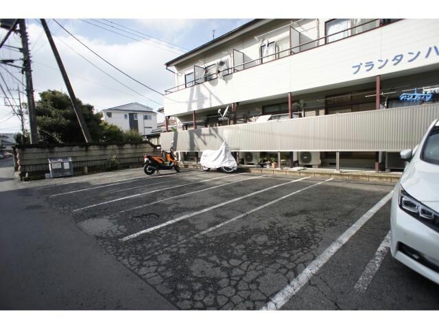 物件外観写真2　(駐車場)
