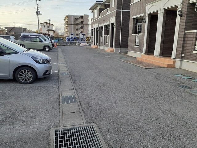 物件外観写真2　(駐車場があります)