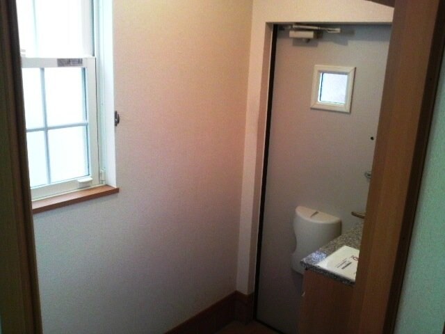 物件内観写真9　(収納もある玄関です)